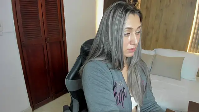 karlyy  online show from January 13, 2026, 12:31 pm