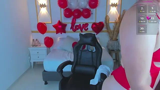 karlyy  online show from February 14, 2026, 8:09 pm