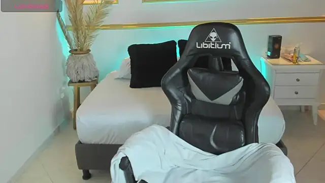 karlyy  online show from December 22, 2025, 7:14 pm