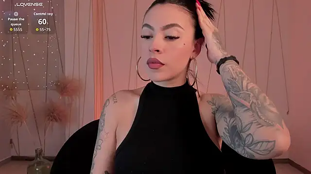 ChristineFord  online show from November 27, 2025, 11:54 am