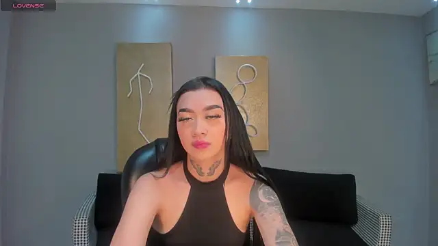 MeganCross1 online show from December 5, 2025, 3:49 am