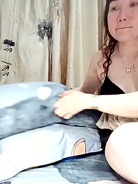 Snapshot of Ana-love2025 chatting on November 28, 2025, 1:11 pm Ana-love2025 online show from November 28, 2025, 1:11 pm