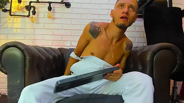 GabrielDraiven online show from November 12, 2025, 7:40 pm