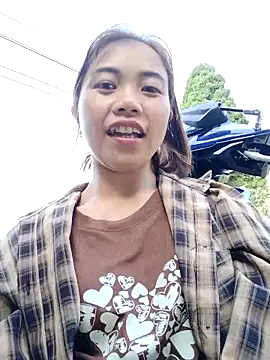 Snapshot of omai-ngot chatting on October 19, 2025, 9:23 am omai-ngot online show from October 19, 2025, 9:23 am