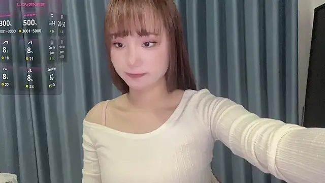 Momo-999 online show from October 17, 2025, 7:04 pm