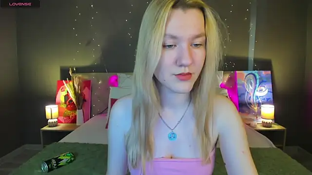 Snapshot of LinaRayy chatting on October 25, 2025, 9:08 am LinaRayy online show from October 25, 2025, 9:08 am