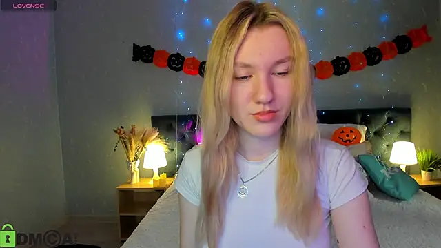 Snapshot of LinaRayy chatting on October 22, 2025, 9:31 am LinaRayy online show from October 22, 2025, 9:31 am