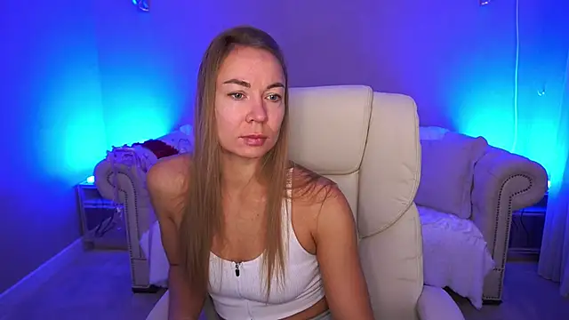 Snapshot of VixenMuse chatting on October 17, 2025, 6:28 am VixenMuse online show from October 17, 2025, 6:28 am