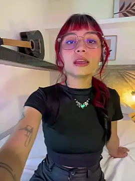 Emma duff online show from April 15, 2026, 7:58 pm