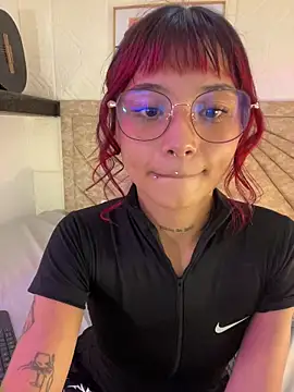Emma duff online show from April 22, 2026, 7:53 pm
