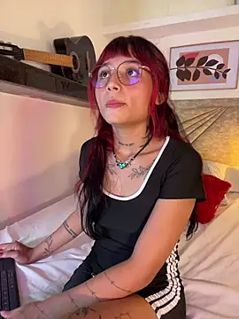 Emma duff online show from April 16, 2026, 9:39 pm