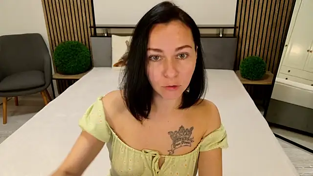 DitaNoir online show from October 20, 2025, 6:26 am