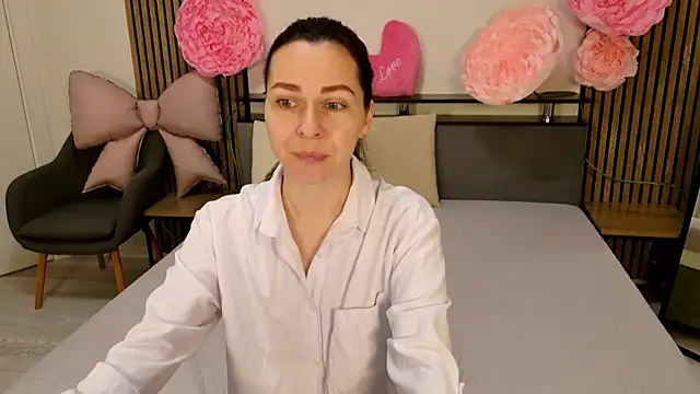 DitaNoir online show from February 18, 2026, 7:17 am