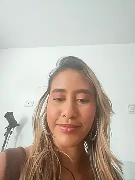 Snapshot of warayana_ chatting on October 19, 2025, 9:28 pm warayana online show from October 19, 2025, 9:28 pm