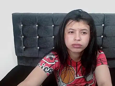 petite coral online show from October 23, 2025, 11:31 am