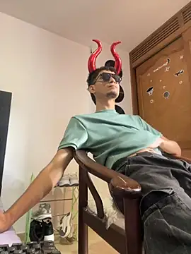 gsusss feet online show from October 31, 2025, 6:59 pm