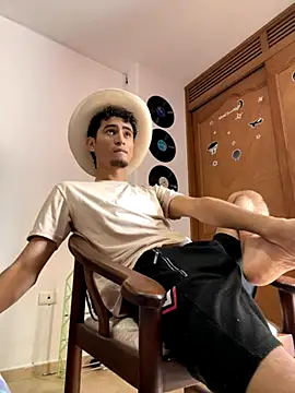 gsusss feet online show from November 17, 2025, 5:39 pm