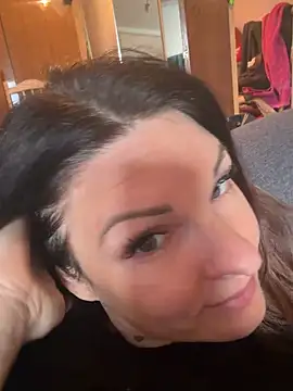 kinkysarahx online show from April 6, 2026, 9:54 am