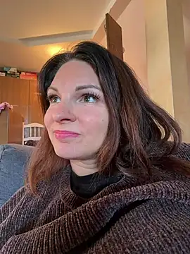 kinkysarahx online show from April 8, 2026, 2:07 pm