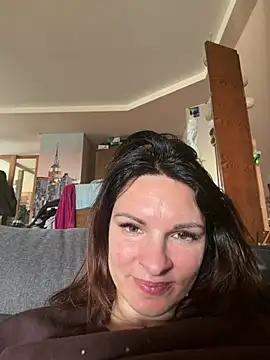 kinkysarahx online show from April 15, 2026, 9:15 am