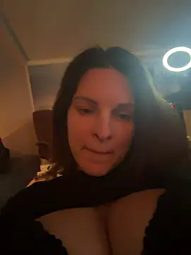 kinkysarahx online show from April 4, 2026, 6:47 pm