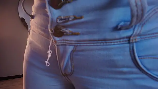 Snapshot of ivy_bonnie chatting on November 14, 2025, 11:47 am ivy bonnie online show from November 14, 2025, 11:47 am