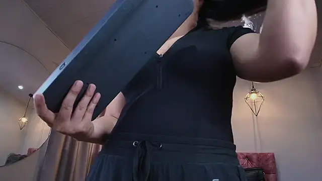 Snapshot of ivy_bonnie chatting on November 21, 2025, 12:15 pm ivy bonnie online show from November 21, 2025, 12:15 pm