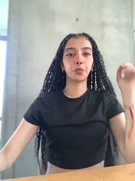 MiaaCute- online show from November 3, 2025, 9:51 pm