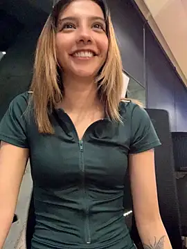 MiaaCute- online show from December 17, 2025, 12:59 am