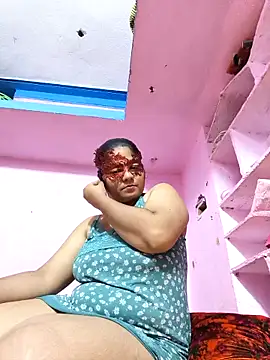 SAIRA-hot online show from November 11, 2025, 5:41 pm