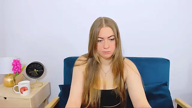 LeaNaughty online show from November 11, 2025, 4:02 pm