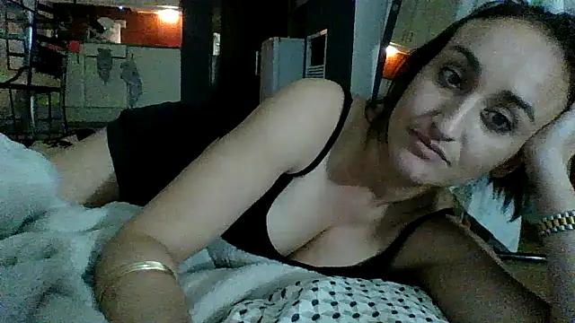 Lolaaa17740 online show from November 21, 2025, 3:16 am