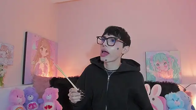 Snapshot of Strawberry_Kitty_ chatting on February 1, 2026, 4:22 am Strawberry Kitty online show from February 1, 2026, 4:22 am