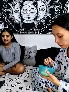 Snapshot of emily_n_abby chatting on June 1, 2026, 1:33 pm emily n abby online show from June 1, 2026, 1:33 pm