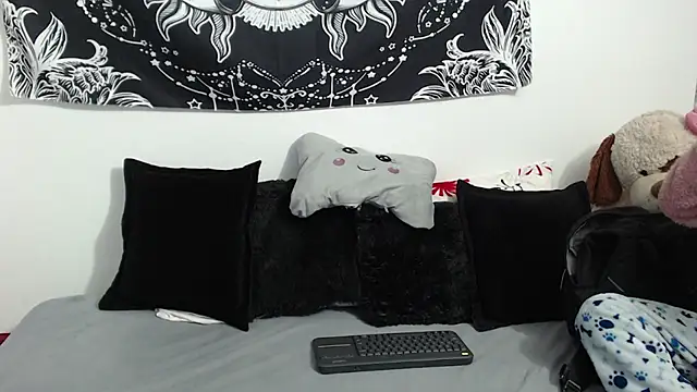 emily n abby online show from November 12, 2025, 12:20 pm