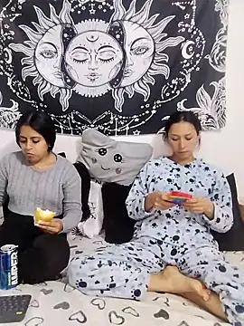 Snapshot of emily_n_abby chatting on April 27, 2026, 1:53 pm emily n abby online show from April 27, 2026, 1:53 pm