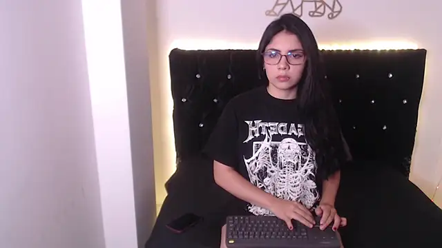 Snapshot of evelyn_kitty_ chatting on November 4, 2025, 12:58 am evelyn kitty online show from November 4, 2025, 12:58 am