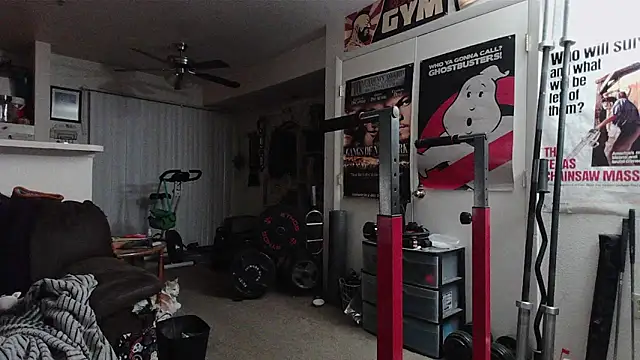 biggerisbetter12 online show from March 17, 2026, 5:21 am