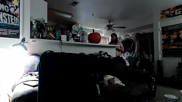 biggerisbetter12 online show from November 18, 2025, 4:32 pm