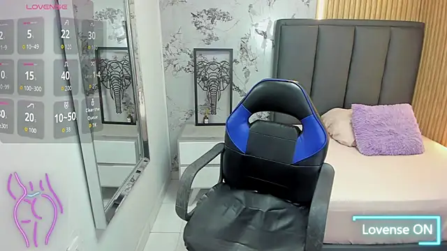 DARIAJACKSON online show from November 6, 2025, 8:46 pm