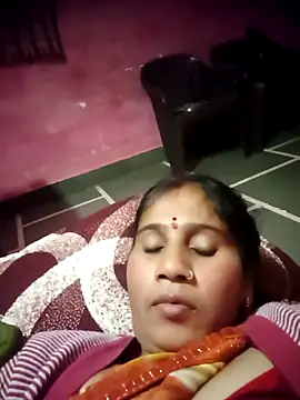 OliveGreen22 online show from November 25, 2025, 4:07 pm