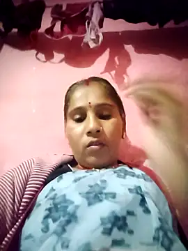 OliveGreen22 online show from November 13, 2025, 7:12 am