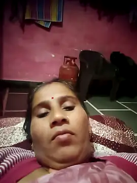 OliveGreen22 online show from November 11, 2025, 4:35 pm