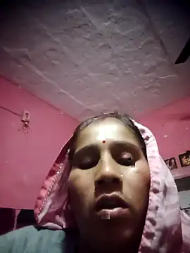 OliveGreen22 online show from November 19, 2025, 1:05 am