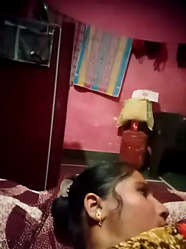 OliveGreen22 online show from November 17, 2025, 2:54 pm