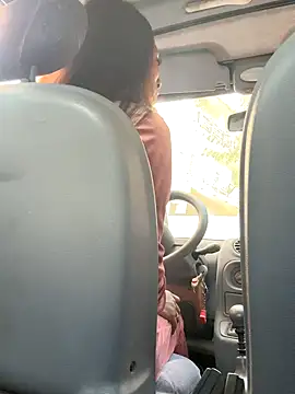 Luana 26 online show from October 18, 2025, 1:46 pm