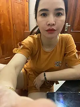 Snapshot of Phale2x chatting on November 14, 2025, 8:18 am Phale2x online show from November 14, 2025, 8:18 am