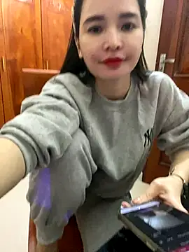 Snapshot of Phale2x chatting on October 25, 2025, 12:17 pm Phale2x online show from October 25, 2025, 12:17 pm