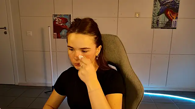 May Bloom online show from October 21, 2025, 5:29 am