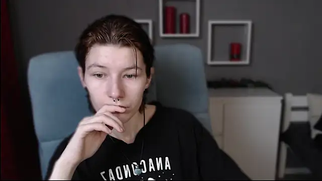 guitarandangell online show from December 14, 2025, 3:17 pm